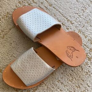 Beek Mockingbird Silver leather slide sandal
